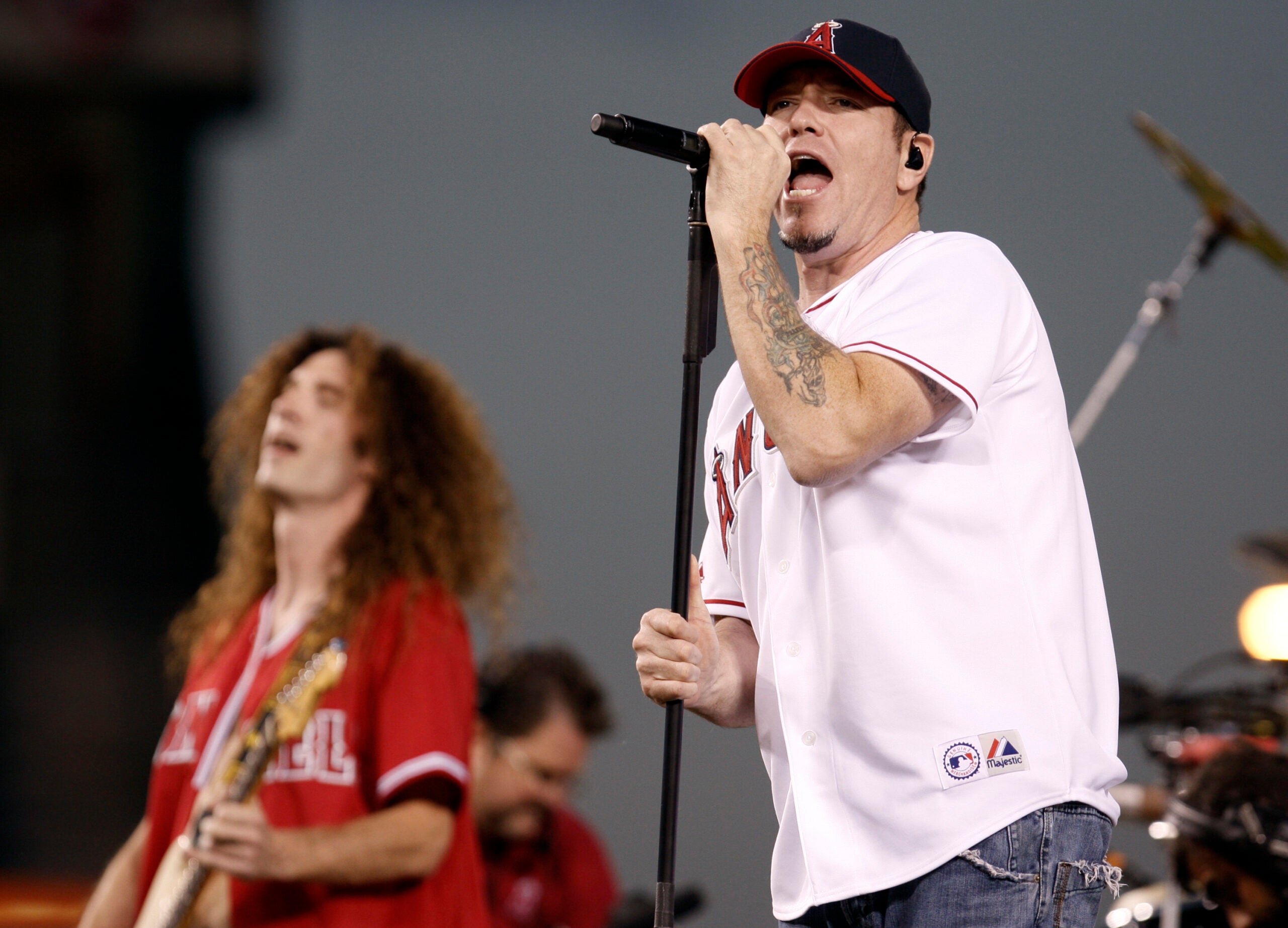 FILE - In this Sept. 29, 2008 file photo, Singer Steve Harwell, of Smash Mouth, performs with the band in Anaheim, Calif.